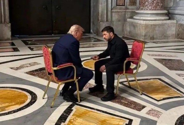 «Εποικοδομητική» η συνομιλία Τραμπ -Ζελένσκι στο περιθώριο της κηδείας του πάπα Φραγκίσκου