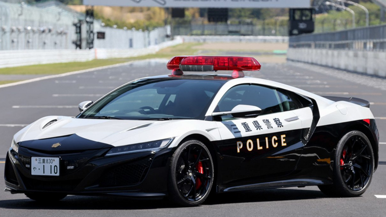 Με τέτοια περιπολικά, χαίρεσαι να σου κάνουν σήμα να σταματήσεις (λέμε τώρα)