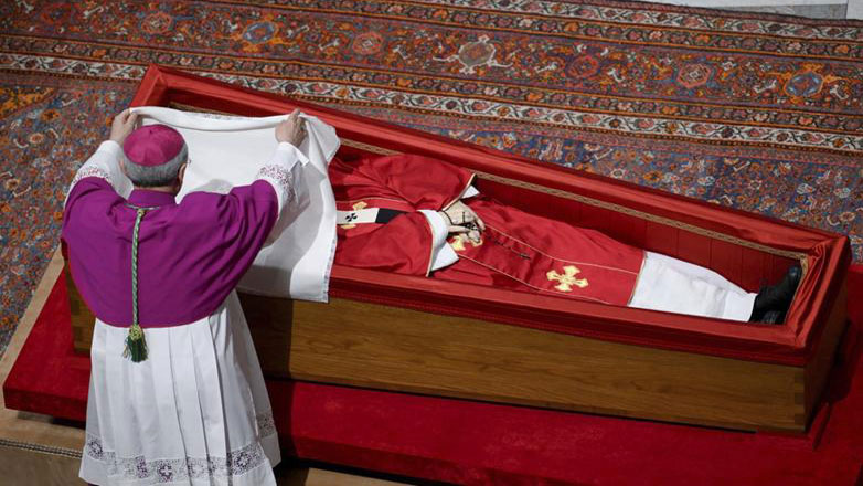 Σφραγίστηκε το φέρετρο του Πάπα Φραγκίσκου