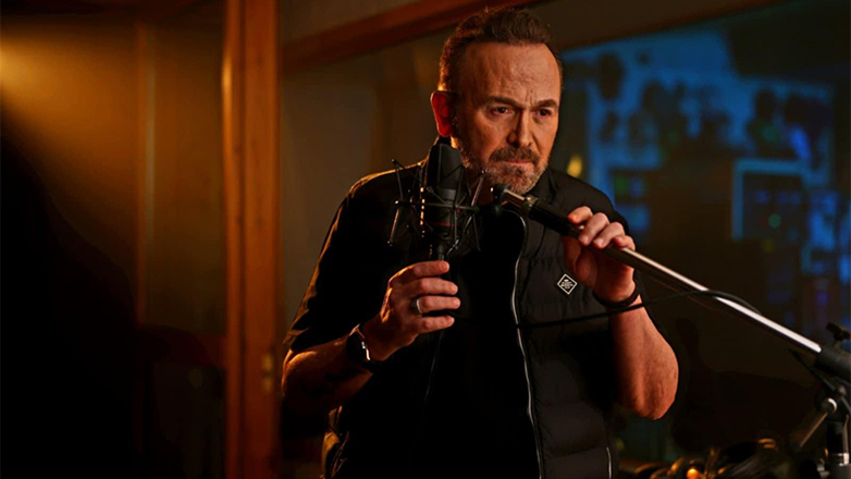 Νέα επιτυχία για τον Σταμάτη Γονίδη με τίτλο «Η αγάπη δεν πουλιέται»