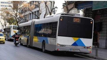 Λεωφορείο συγκρούστηκε με Ι.Χ. στο Περιστέρι