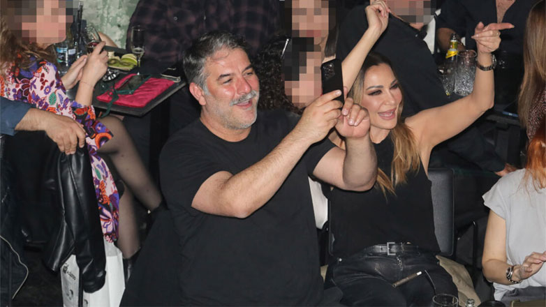 Δέσποινα Βανδή – Βασίλης Μπισμπίκης: Το ερωτευμένο ζευγάρι διασκέδασε μαζί σε γνωστό νυχτερινό κέντρο της Αθήνας – Φωτογραφίες