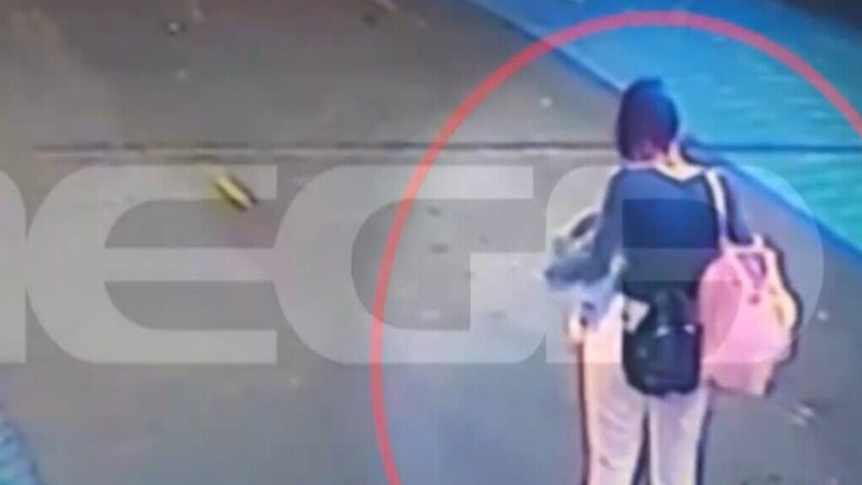 Πάτρα: Η στιγμή της παράσυρσης της 47χρονης ναυτικού από φορτηγό στον καταπέλτη πλοίου