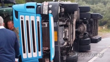 Νταλίκα με ντομάτες ανατράπηκε στα Χανιά