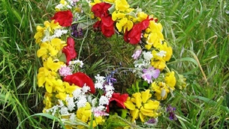 Το Μαγιάτικο Στεφάνι και η ιστορία του Το Μαγιάτικο Στεφάνι και η ιστορία του