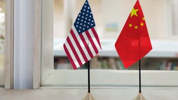 Κίνα: Οι ενέργειες ΗΠΑ και Βρετανίας στέλνουν λάθος μηνύματα και υπονομεύουν την ειρήνη