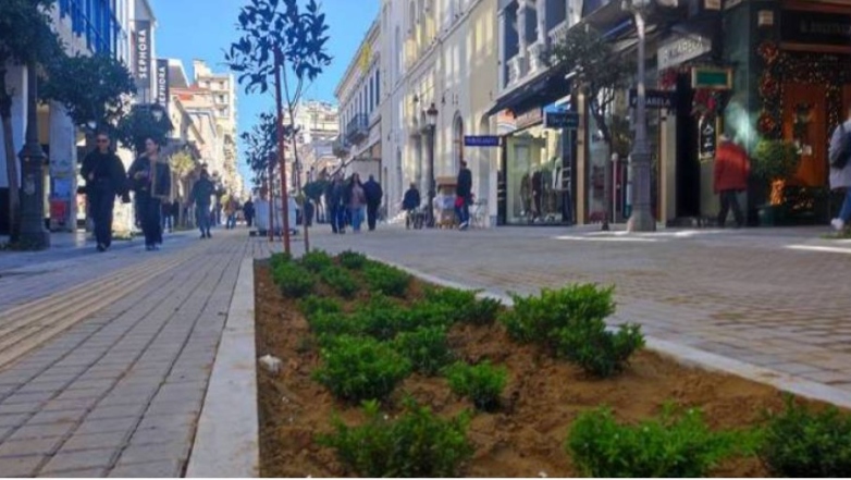 Απειλούσε με καυστικό υγρό υπαλλήλους σε εταιρεία κινητής τηλεφωνίας