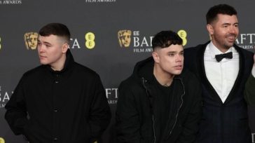 Βρετανία: Η αντιτρομοκρατική ερευνά βίντεο από συναυλίες των Kneecap