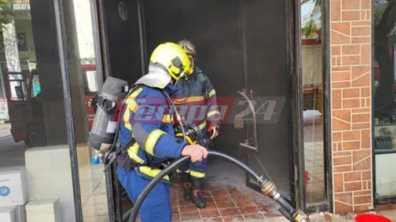 Πάτρα: Μηχανάκι, έπιασε φωτιά σε κατάστημα