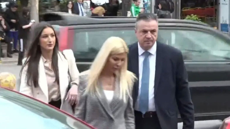 Έφτασε στο δικαστήριο η Σοφία Πολυζωγοπούλου: «Δεν είναι η καλύτερη ψυχολογική κατάσταση»