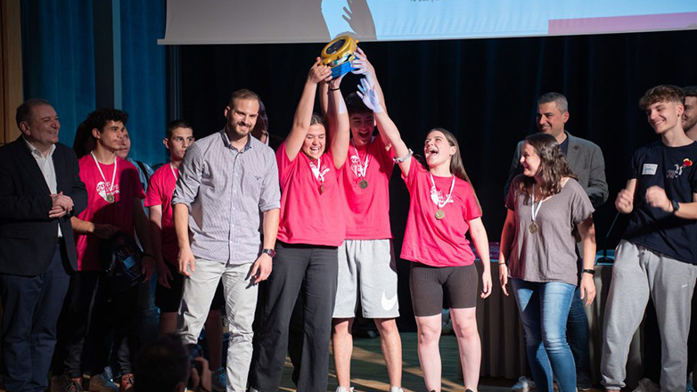 Θεσσαλονίκη: Απινιδωτή για τα σχολεία τους κέρδισαν οι μαθητές που διακρίθηκαν στον διαγωνισμό «Kids Save Lives»