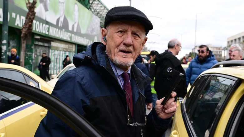 Οργή Λυμπερόπουλου κατά Κυρανάκη: «Θέλει να μεταφέρουμε μεθυσμένους, να ξερνάνε στα ταξί για 5 ευρώ»