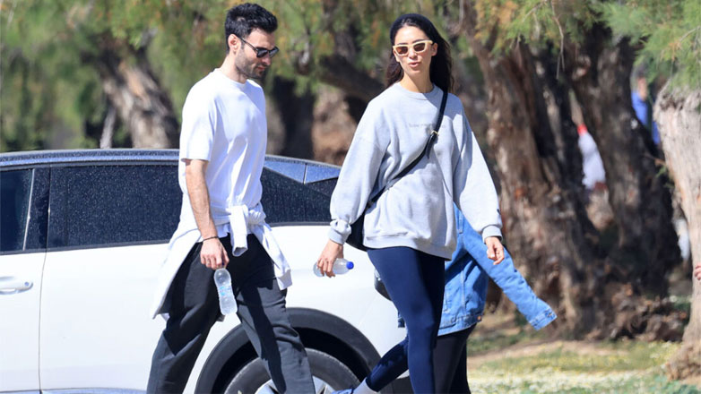 Άννα Πρέλεβιτς – Νικήτας Νομικός: Βόλτα στη Γλυφάδα με φόρμα και αθλητικά – Άβαφη εντελώς η πρώην Σταρ Ελλάς