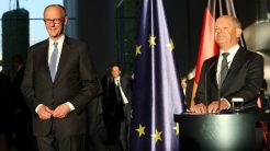 Γερμανία: Ευχές και έπαινοι κατά την παράδοση – παραλαβή στην καγκελαρία