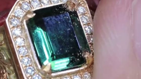 Πώς κατασκευάζεται ένα μονόπετρο