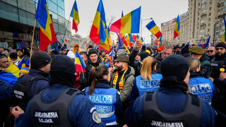 Ρουμανία: Πολιτική κρίση μετά τη νίκη της ακροδεξιάς και την παραίτηση του πρωθυπουργού