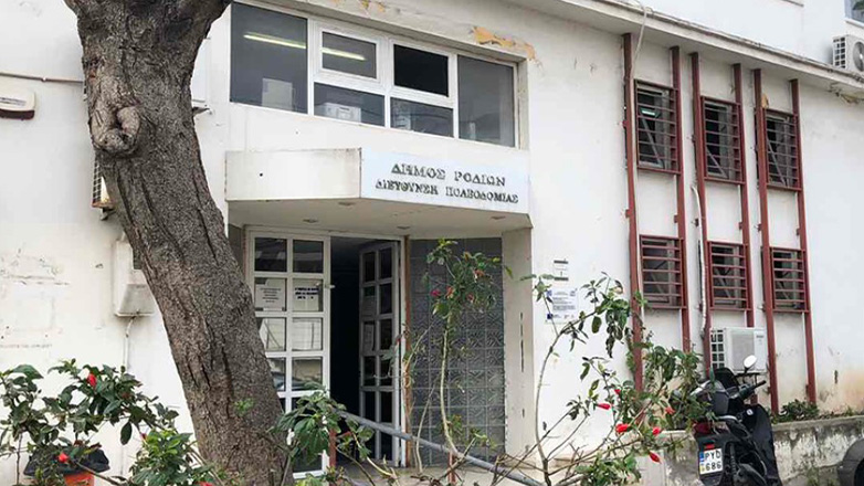 Ο δήμαρχος Ρόδου έθεσε σε προσωρινή αργία πέντε υπαλλήλους της Πολεοδομίας