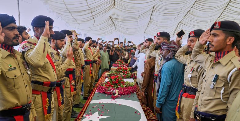 Παγκόσμια ανησυχία για το ενδεχόμενο γενικευμένης πολεμικής σύρραξης μεταξύ Ινδίας και Πακιστάν Παγκόσμια ανησυχία για το ενδεχόμενο γενικευμένης πολεμικής σύρραξης μεταξύ Ινδίας και Πακιστάν