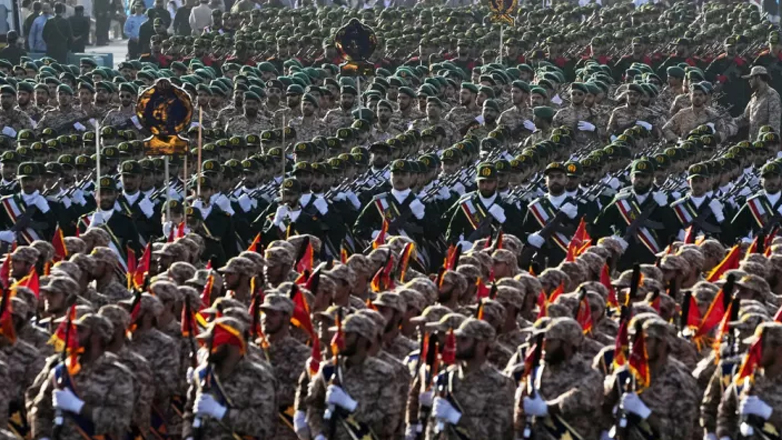 Ο αρχηγός των Φρουρών της Επανάστασης απειλεί να «ανοίξει τις πύλες της κολάσεως»