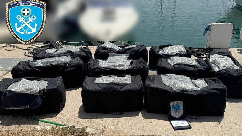 Κατασχέθηκαν 194 κιλά ακατέργαστης κάνναβης σε ταχύπλοο στη Γλυφάδα