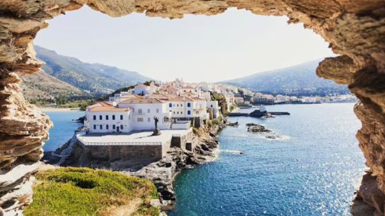 Την Άνδρο προτείνει η βρετανική Express ως ιδανική επιλογή στις Κυκλάδες