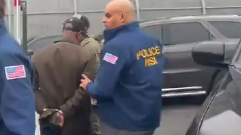 ΗΠΑ: Σύλληψη του δημάρχου του Νιούαρκ για διαμαρτυρία έξω από κέντρο μεταναστών