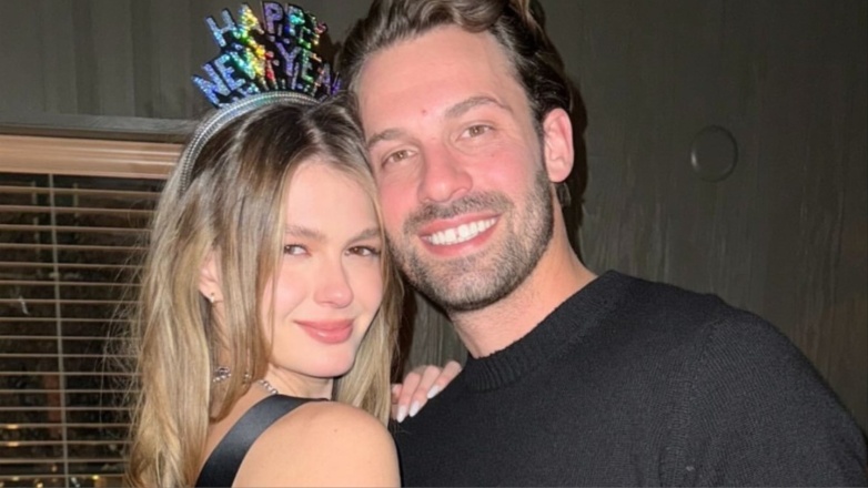 Αμαλία Κωστοπούλου: Το τρυφερό φιλί που αντάλλαξε με τον σύντροφό της, Jake Medwell, στη Νέα Υόρκη