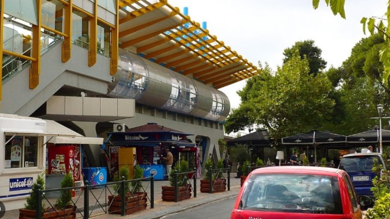 Μωρό κλειδώθηκε σε αυτοκίνητο στο Μαρούσι