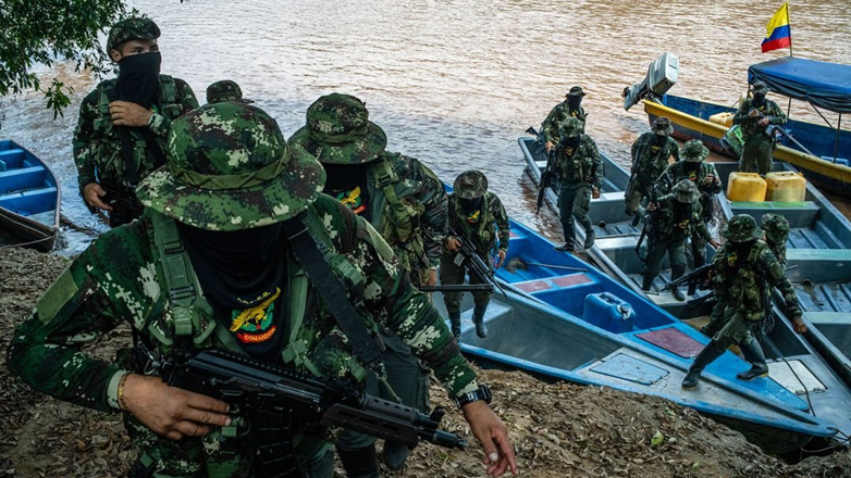 Ο Ισημερινός αναπτύσσει 1.500 στρατιωτικούς για να καταδιώξουν ομάδα ανταρτών της Κολομβίας