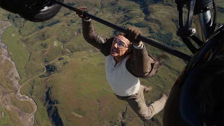 Ο Τομ Κρουζ κόβει την ανάσα με τα ακραία ακροβατικά του «Mission: Impossible» – The Final Reckoning»
