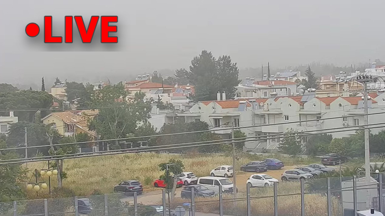 Η σκόνη από την Σαχάρα εξαφάνισε την Πάρνηθα – Δείτε live το φαινόμενο από την κάμερα της «Zούγκλας»