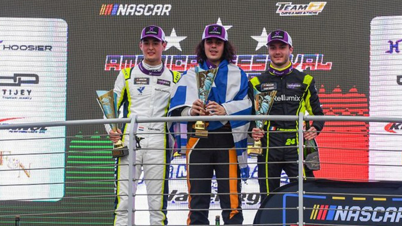 NASCAR: Εντυπωσίασε στη Βαλελούνγκα ο Θωμάς Κρασώνης- Ανέβηκε στο ψηλότερο σκαλί του βάθρου