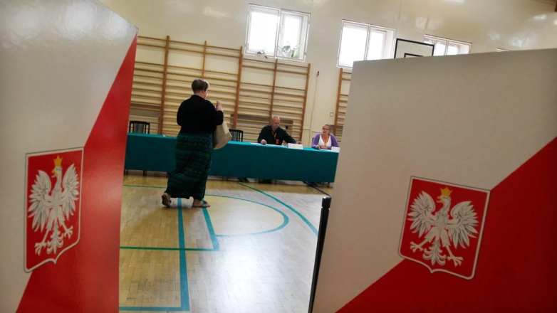 Αμφίρροπες οι εκλογές στην Πολωνία