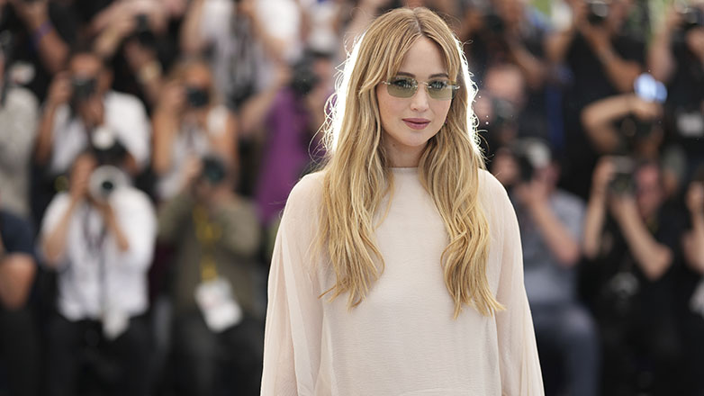 Η Τζένιφερ Λόρενς από τις  Κάννες: «Για να γίνετε ηθοποιός, κάντε παιδιά!»