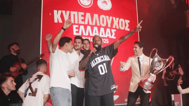 Ολυμπιακός: Τα «έσπασαν» στα μπουζούκια μετά την κατάκτηση του κυπέλλου Ελλάδας – Ο Ροντινέι σε νέο ρεσιτάλ ερμηνείας