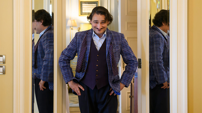 Ο Βασίλης Χαραλαμπόπουλος αυτό το καλοκαίρι θα έχει δύο αφεντικά: «Ο Υπηρέτης δύο Αφεντάδων» σε μεγάλη περιοδεία σε όλη την Ελλάδα