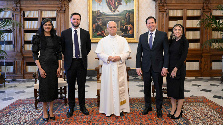 Ο Βανς προσκάλεσε τον Πάπα Λέοντα να επισκεφτεί τις ΗΠΑ