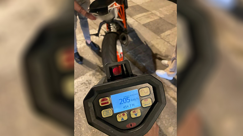 Συνελήφθη μοτοσικλετιστής που έτρεχε με 205 χλμ./ώρα στη Λεωφόρο Βουλιαγμένης