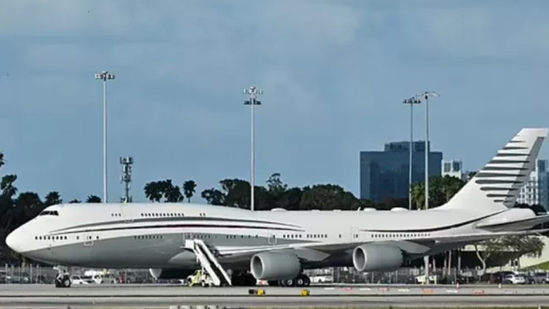 Οι ΗΠΑ αποδέχθηκαν το Boeing 747 των 400 εκατομμυρίων που δώρισε το Κατάρ στον Τραμπ