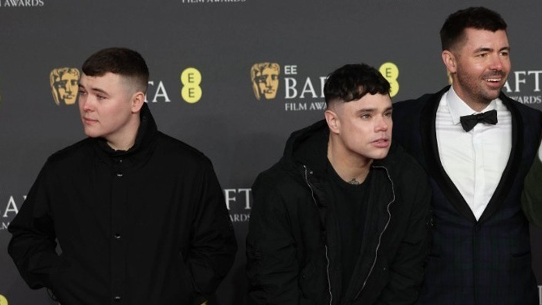 Βρετανία: Μέλος του ιρλανδικού συγκροτήματος Kneecap κατηγορείται για τρομοκρατικό αδίκημα