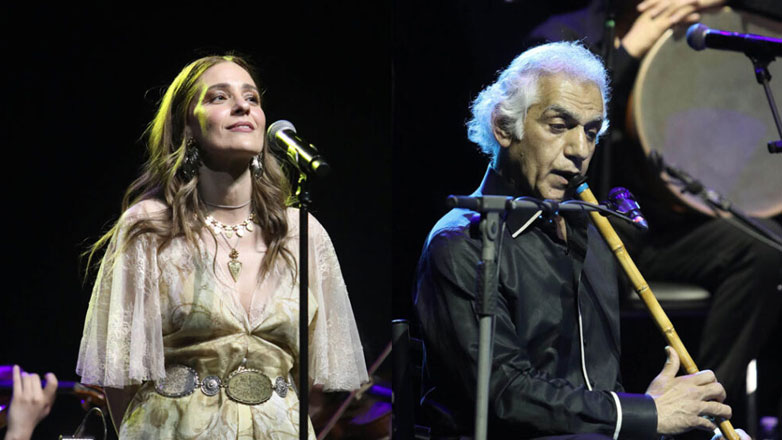 Νατάσσα Μποφίλιου: Συναυλία στο Θέατρο Παλλάς με τον Omar Faruk Tekbilek αφιερωμένη στον Μίκη Θεοδωράκη