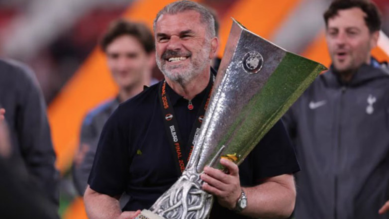 Άγγελος Ποστέκογλου: Ο πρώτος Έλληνας προπονητής που κατέκτησε το Europa League