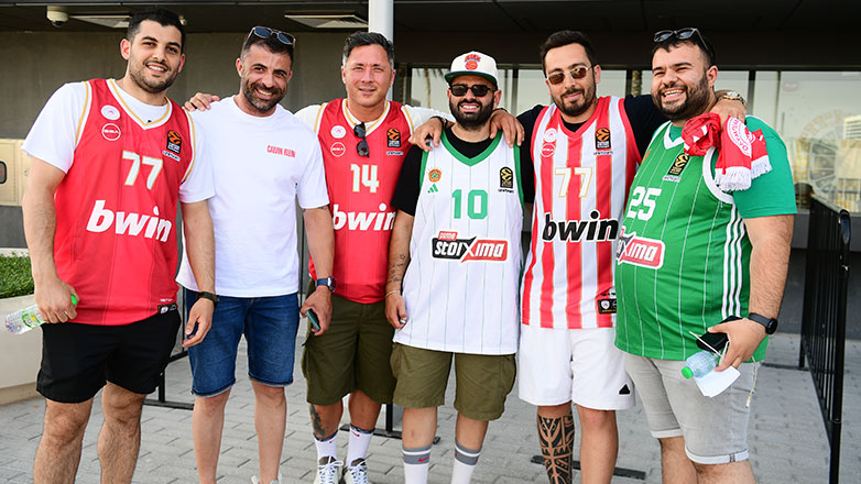 Στους δρόμους του Άμπου Ντάμπι οι φίλαθλοι των «αιωνίων»