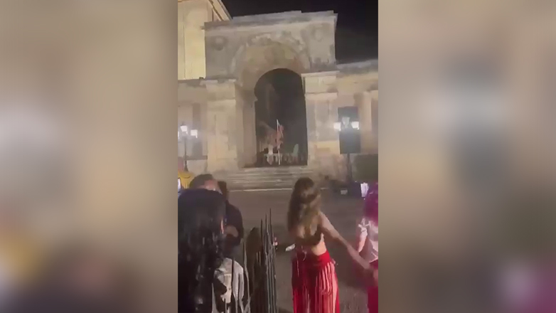 Κέρκυρα: Αντιδράσεις για το pole dancing έξω από τα Ανάκτορα