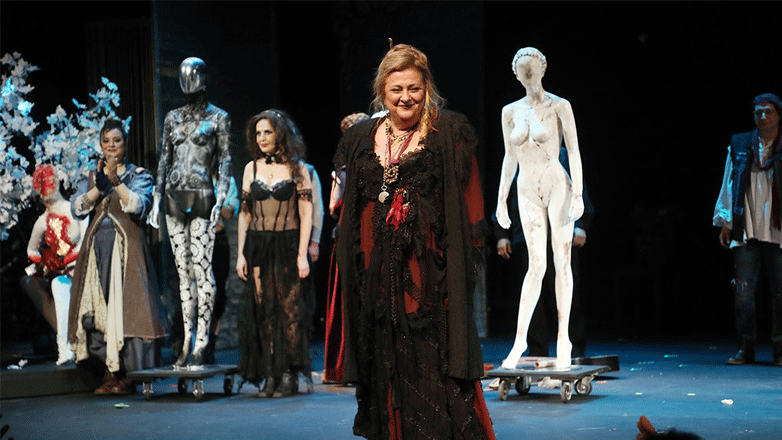 Ελισάβετ Κωνσταντιντίδου: Σπάνια εμφάνιση της αδελφής της ηθοποιού – Βρέθηκε στην πρεμιέρα της