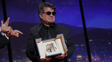 Κάννες 2025: Ο Ιρανός Τζαφάρ Παναχί απέσπασε τον Χρυσό Φοίνικα για την ταινία «Ένα απλό ατύχημα»