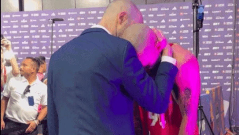 Final Four: Viral η αγκαλιά παρηγοριάς του Βασίλη Σπανούλη στον Εβάν Φουρνιέ που ξέσπασε σε κλάματα