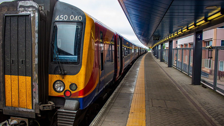 Βρετανία: Επανεθνικοποίηση της σιδηροδρομικής εταιρείας South Western Railway