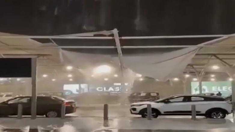 Σοβαρές ζημιές στο Διεθνές Αεροδρόμιο του Νέου Δελχί «Ίντιρα Γκάντι» λόγω των ισχυρών βροχοπτώσεων