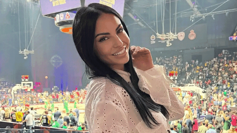 Δήμητρα Αλεξανδράκη: Με μονόπετρο στον αγώνα του Παναθηναϊκού στο Άμπου Ντάμπι